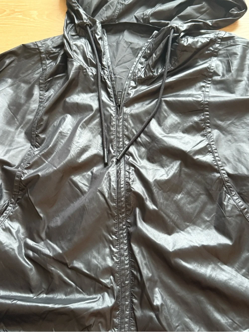 ALO Black Hooded Lightweight Shell Jacket- impermiable